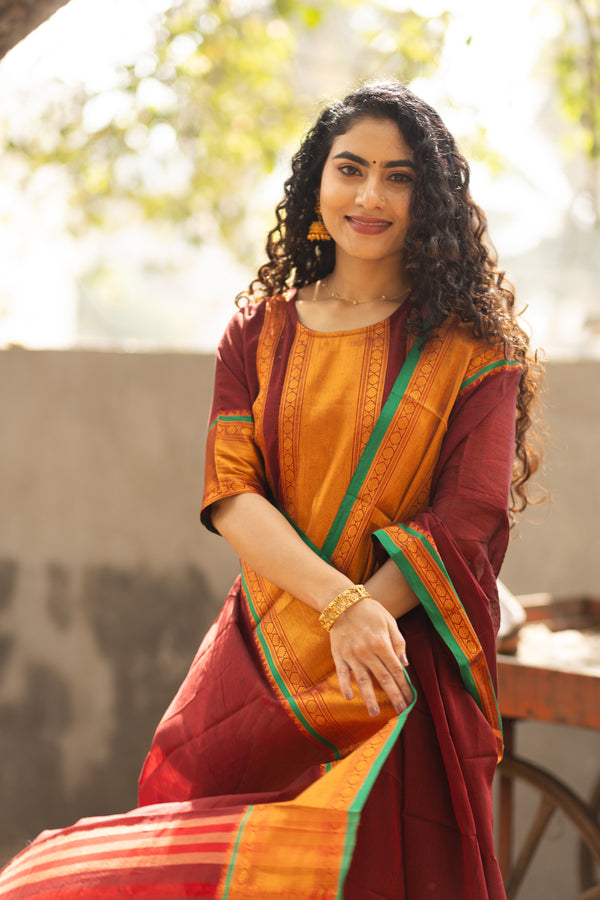 Pranika Naryanpeth Handloom Cotton Elegance Set-With lining