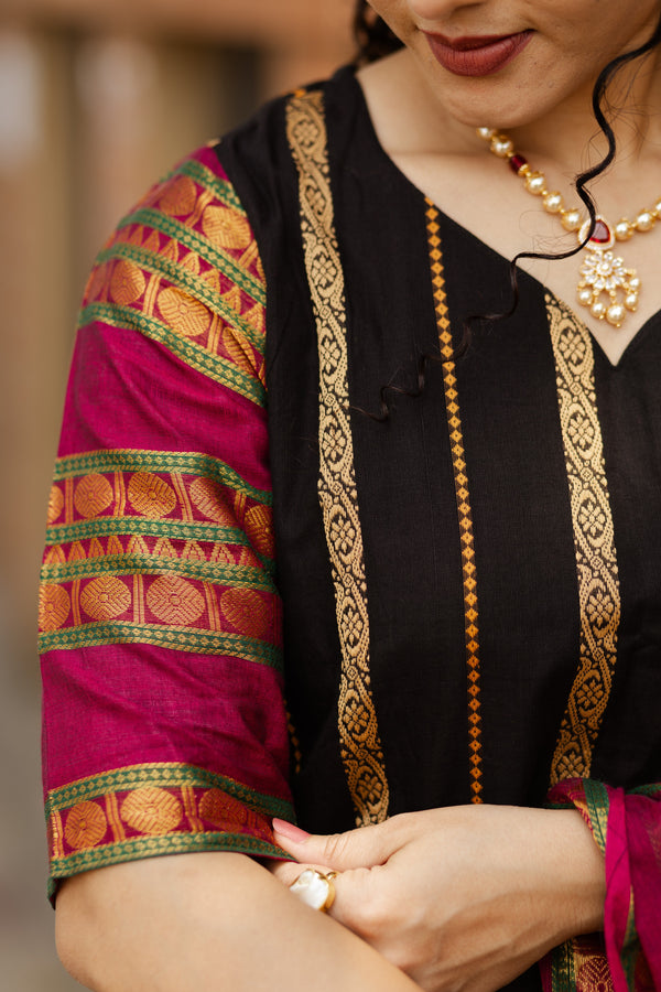 Veldhaari Pattu South Cotton – Midnight Gold Elegance