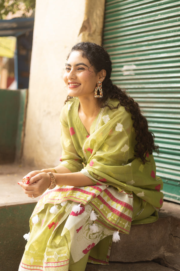 πͺ· Haripriya - The Grace of Green Jamdani