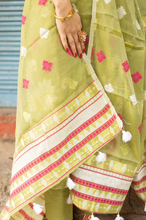 πͺ· Haripriya - The Grace of Green Jamdani