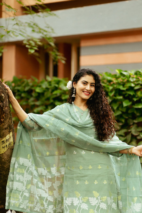 🌿 Tuhina- Experience Sheer Elegance in Handwoven Jamdani Artistry 🌿