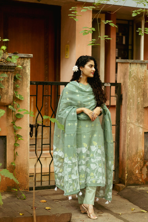 🌿 Tuhina- Experience Sheer Elegance in Handwoven Jamdani Artistry 🌿