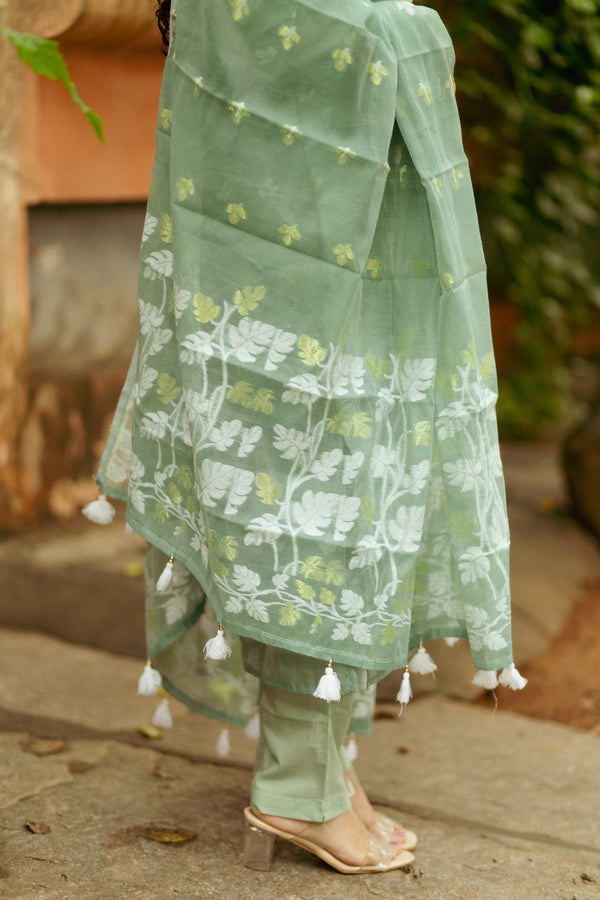 🌿 Tuhina- Experience Sheer Elegance in Handwoven Jamdani Artistry 🌿