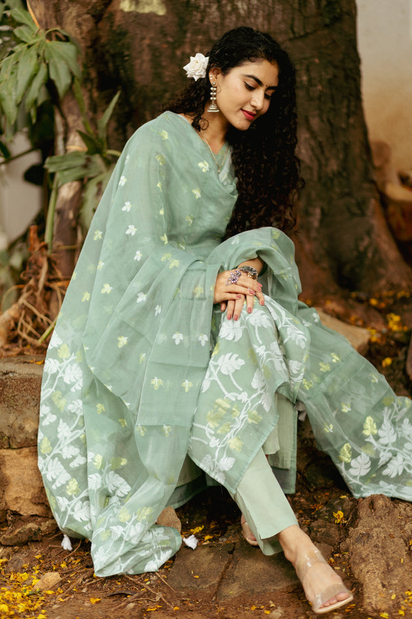 🌿 Tuhina- Experience Sheer Elegance in Handwoven Jamdani Artistry 🌿