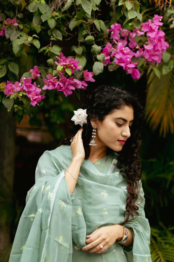 🌿 Tuhina- Experience Sheer Elegance in Handwoven Jamdani Artistry 🌿