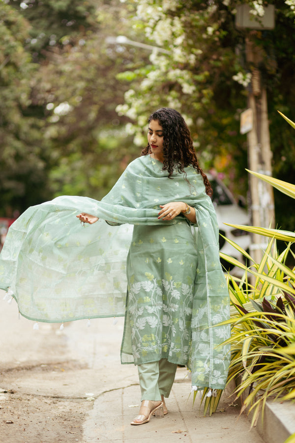 🌿 Tuhina- Experience Sheer Elegance in Handwoven Jamdani Artistry 🌿