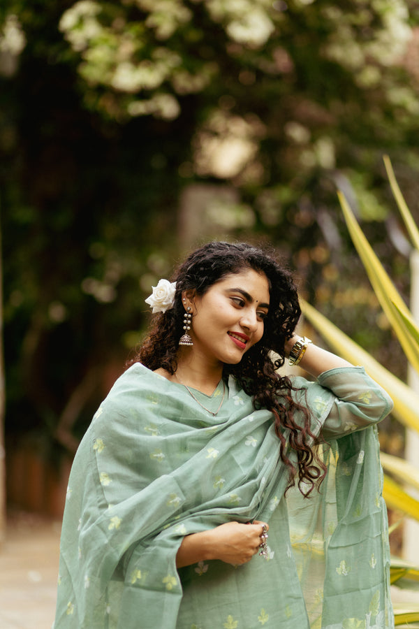 🌿 Tuhina- Experience Sheer Elegance in Handwoven Jamdani Artistry 🌿