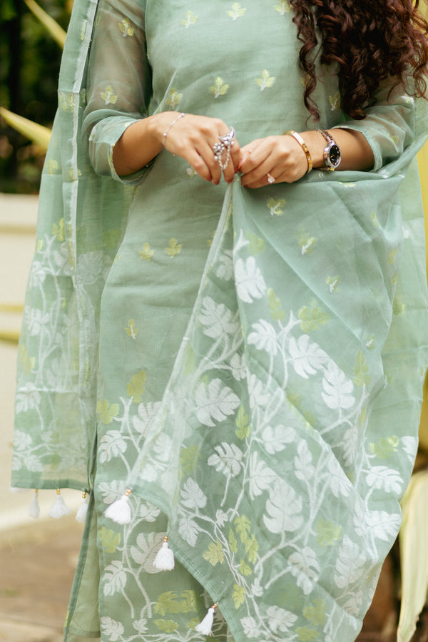 🌿 Tuhina- Experience Sheer Elegance in Handwoven Jamdani Artistry 🌿