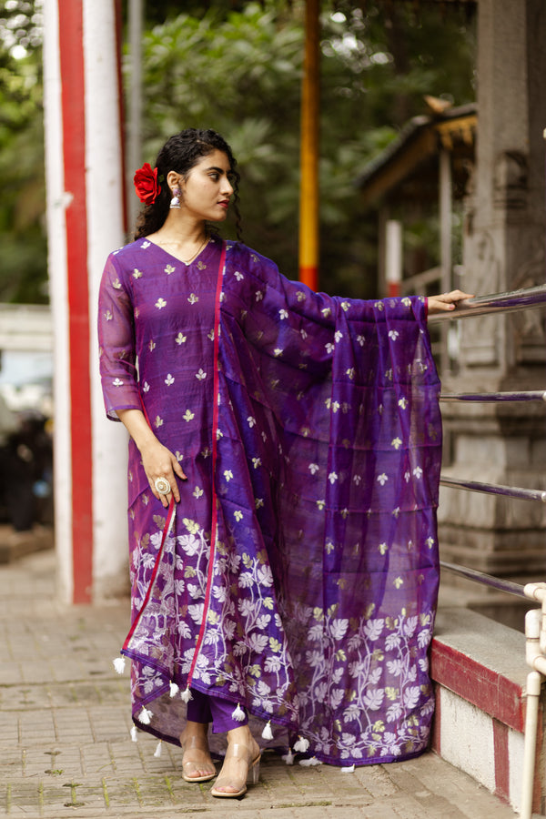 πͺ» IshiraDrape Yourself in Royal Charm with Handwoven Jamdani Eleganceπͺ»