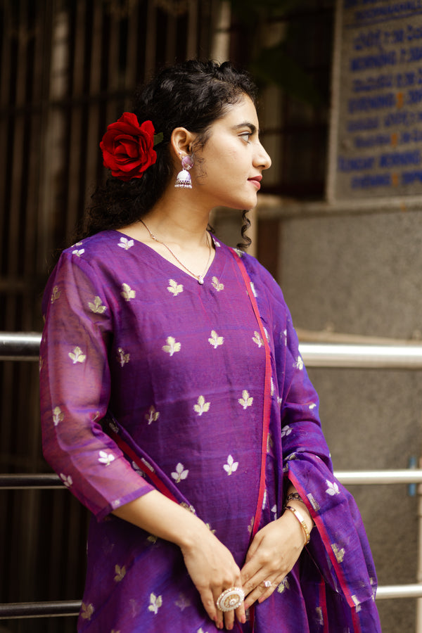 πͺ» IshiraDrape Yourself in Royal Charm with Handwoven Jamdani Eleganceπͺ»