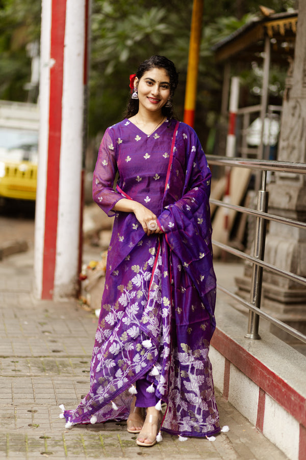 πͺ» IshiraDrape Yourself in Royal Charm with Handwoven Jamdani Eleganceπͺ»