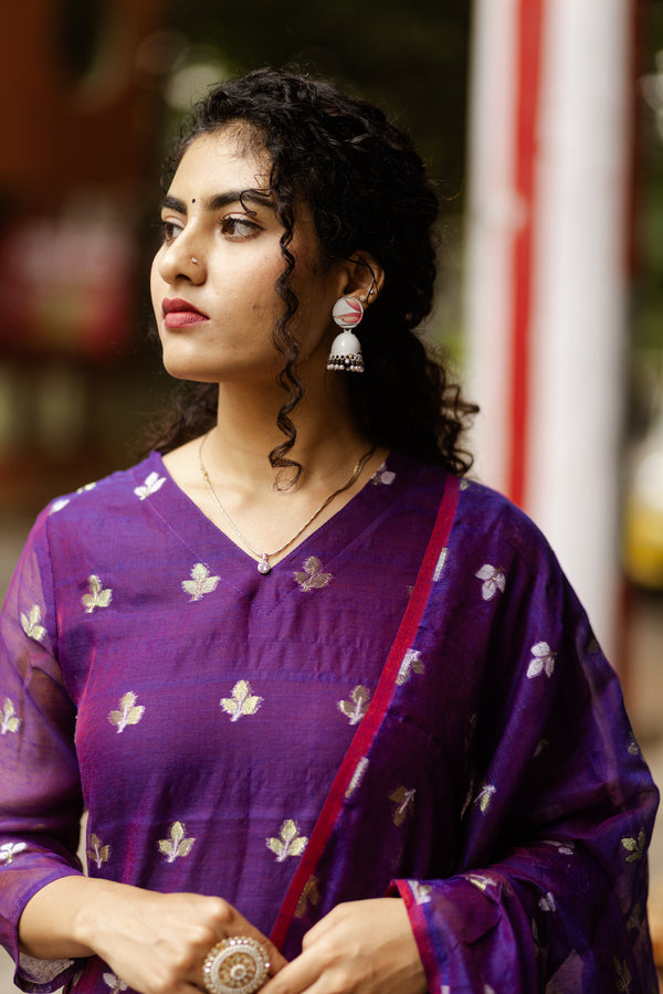 πͺ» IshiraDrape Yourself in Royal Charm with Handwoven Jamdani Eleganceπͺ»