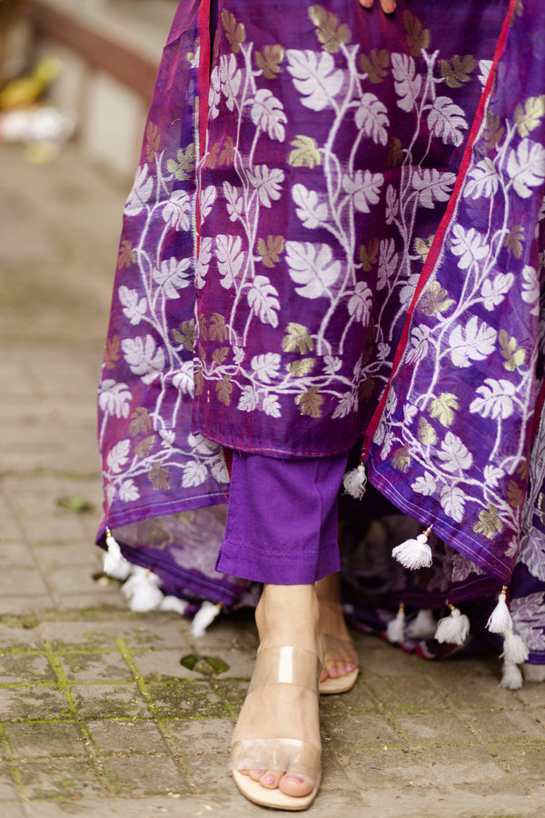 πͺ» IshiraDrape Yourself in Royal Charm with Handwoven Jamdani Eleganceπͺ»