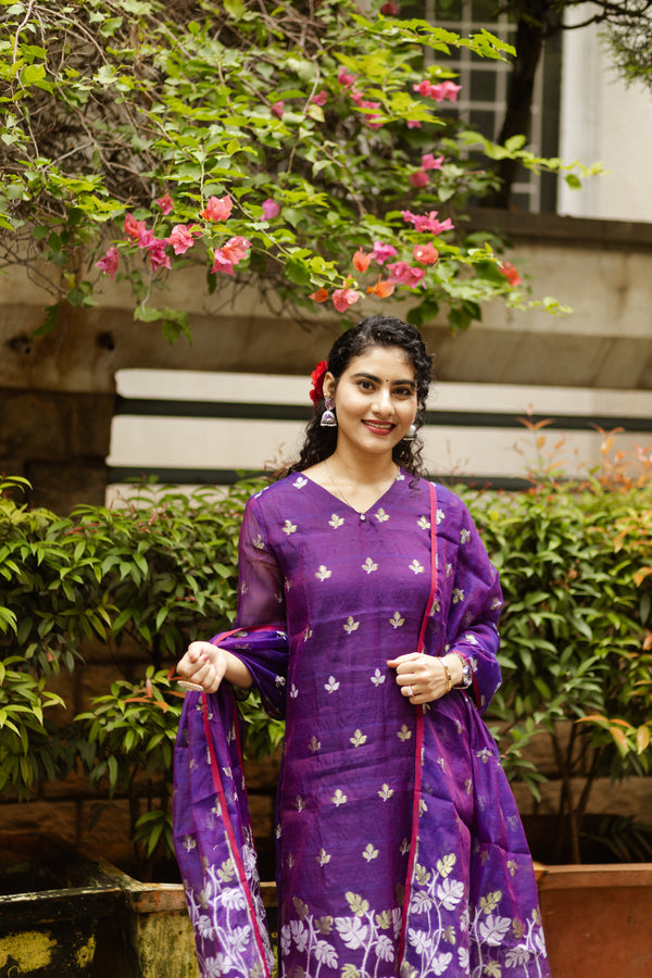 πͺ» IshiraDrape Yourself in Royal Charm with Handwoven Jamdani Eleganceπͺ»