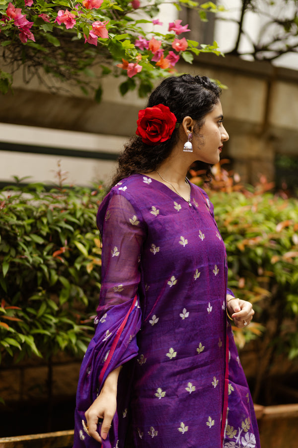 πͺ» IshiraDrape Yourself in Royal Charm with Handwoven Jamdani Eleganceπͺ»