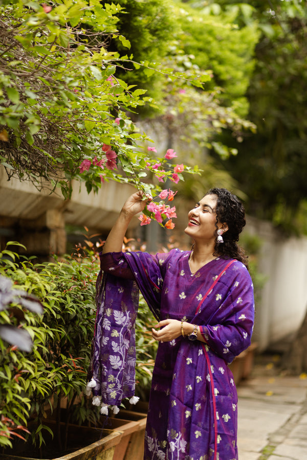 πͺ» IshiraDrape Yourself in Royal Charm with Handwoven Jamdani Eleganceπͺ»