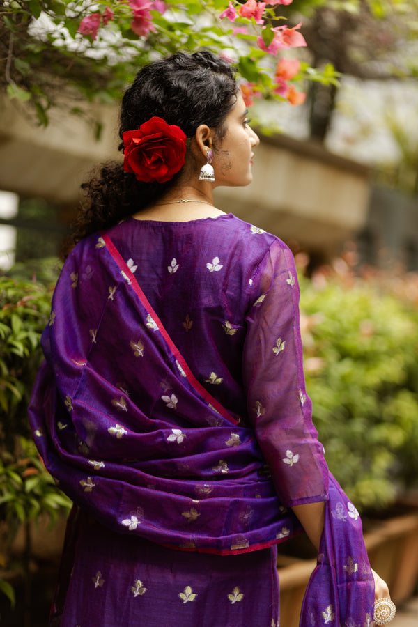 πͺ» IshiraDrape Yourself in Royal Charm with Handwoven Jamdani Eleganceπͺ»