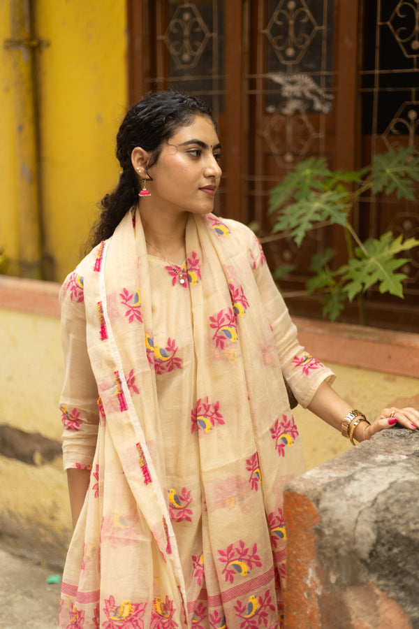 πΈ Vritika β Jamdani Garden Whisper Bloom with Grace in Handcrafted Jamdaani Cotton Suit sets πΈ