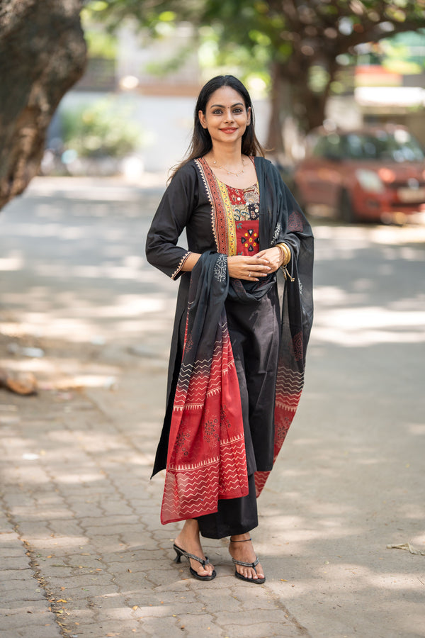 🌟Tassel Tale Heritage Cotton Kurta Set