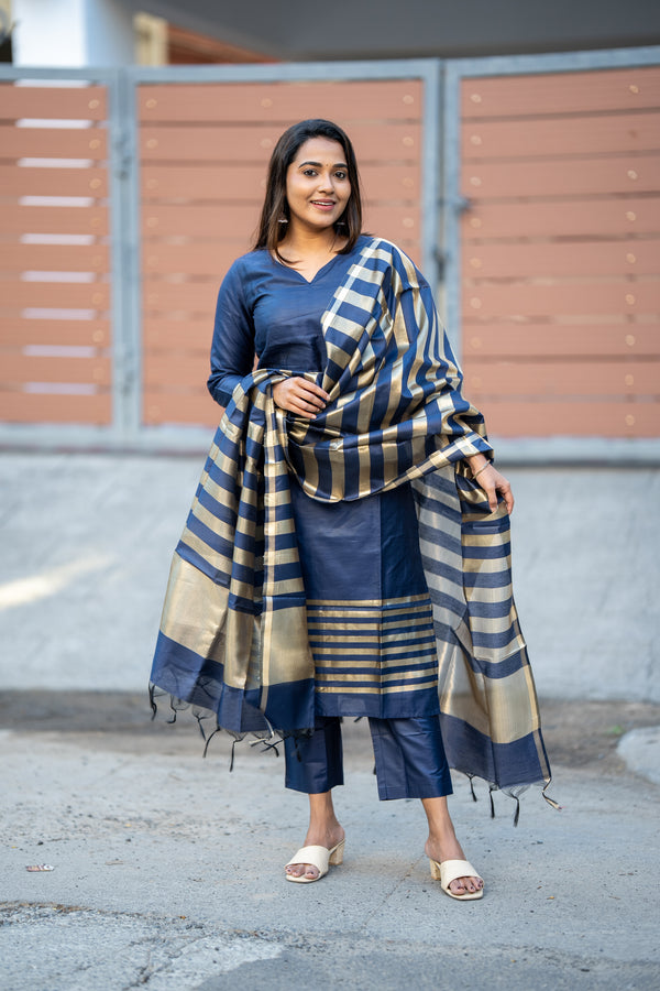 💙 RajnaviCommand the Spotlight in Royal Blue Banarasi Silk Grandeur 💙