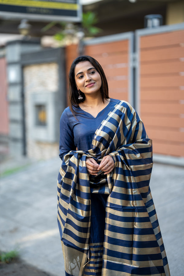 💙 RajnaviCommand the Spotlight in Royal Blue Banarasi Silk Grandeur 💙