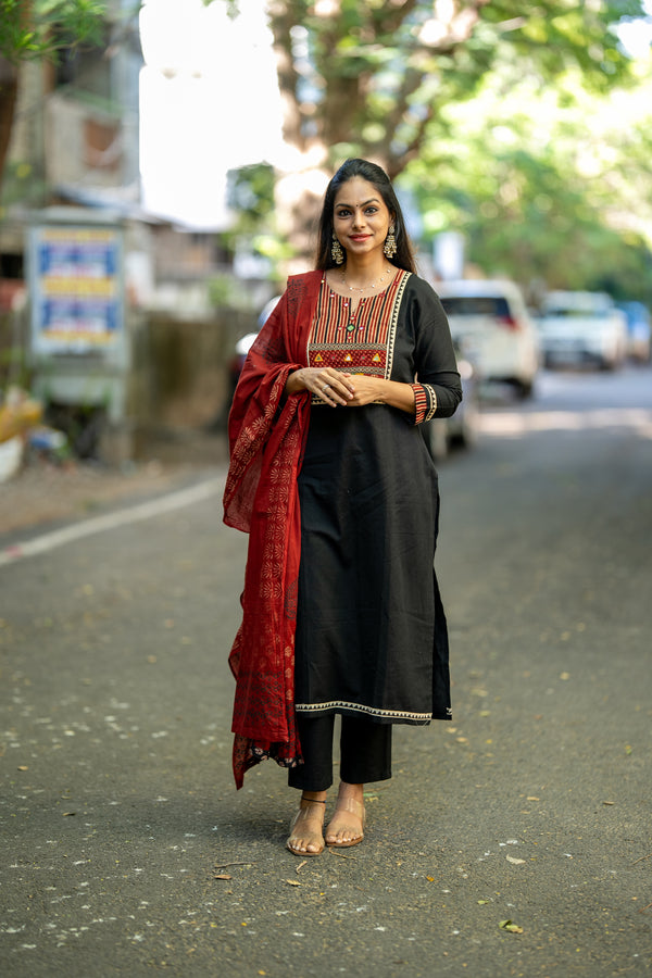 Noor-e-Kaashi Suit Set with Dupatta