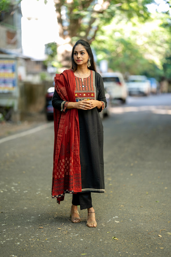 Noor-e-Kaashi Suit Set with Dupatta