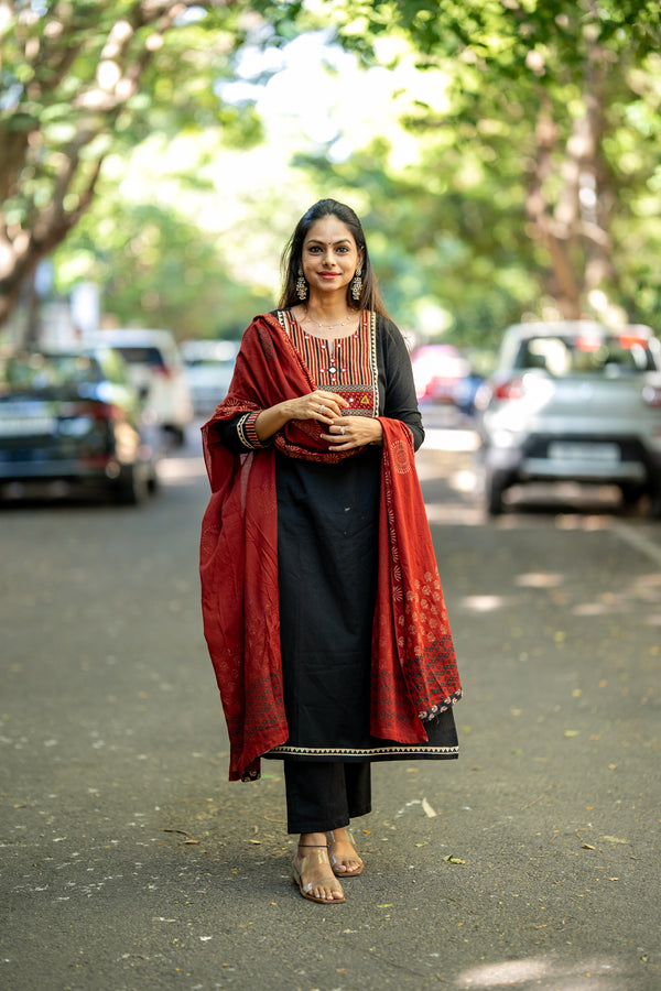 Noor-e-Kaashi Suit Set with Dupatta