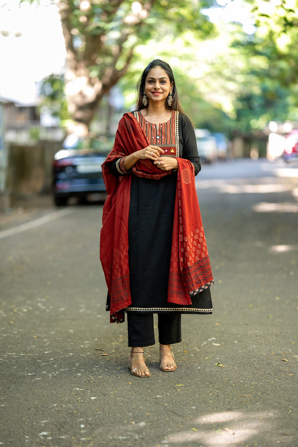 Noor-e-Kaashi Suit Set with Dupatta