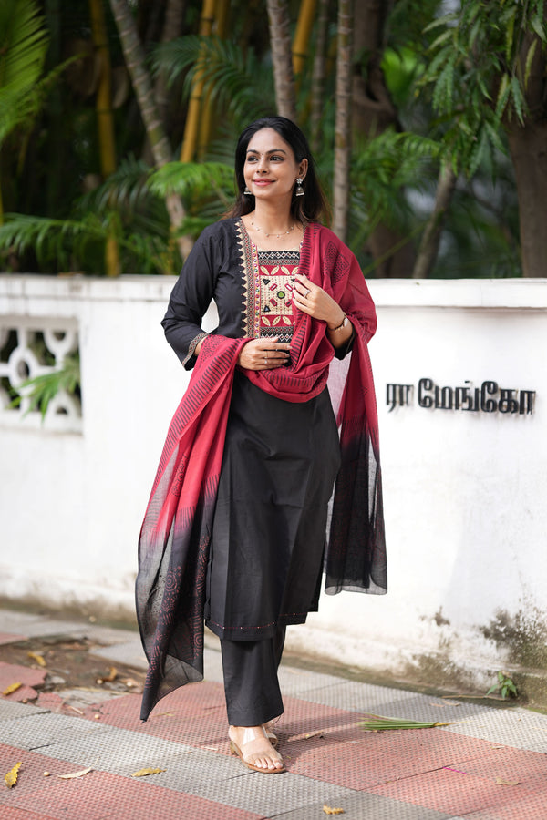 🌟 Navrang Vibes – Geometric Grace Edition