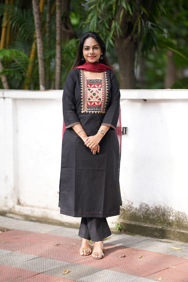 🌟 Navrang Vibes – Geometric Grace Edition