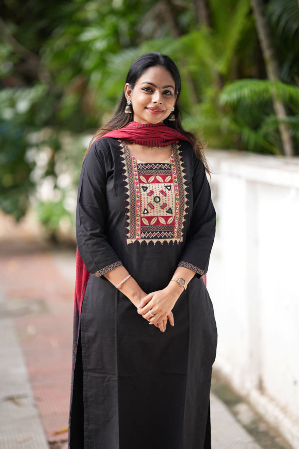 🌟 Navrang Vibes – Geometric Grace Edition