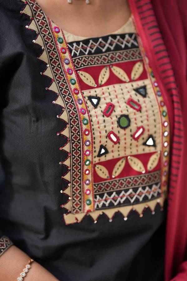 🌟 Navrang Vibes – Geometric Grace Edition