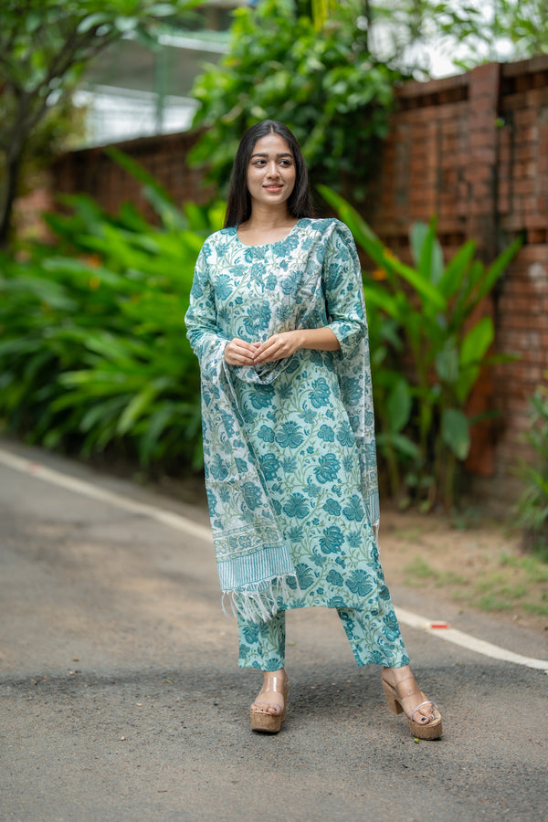 🌿 Aaravi – The Calm Bloom rap Yourself in Nature-Inspired Elegance Handblock Suit 🌿
