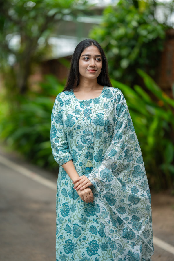 🌿 Aaravi – The Calm Bloom rap Yourself in Nature-Inspired Elegance Handblock Suit 🌿