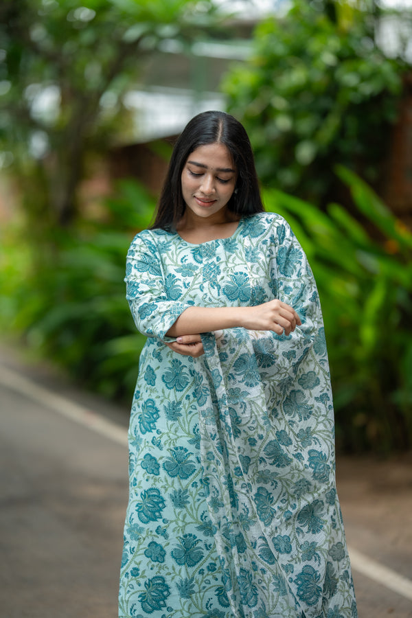 🌿 Aaravi – The Calm Bloom rap Yourself in Nature-Inspired Elegance Handblock Suit 🌿