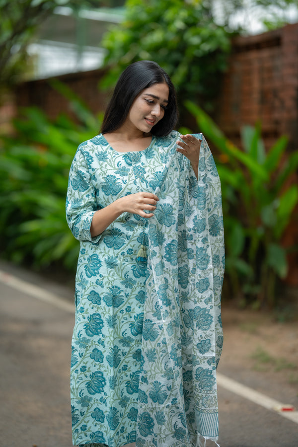 🌿 Aaravi – The Calm Bloom rap Yourself in Nature-Inspired Elegance Handblock Suit 🌿