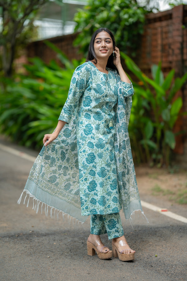 🌿 Aaravi – The Calm Bloom rap Yourself in Nature-Inspired Elegance Handblock Suit 🌿