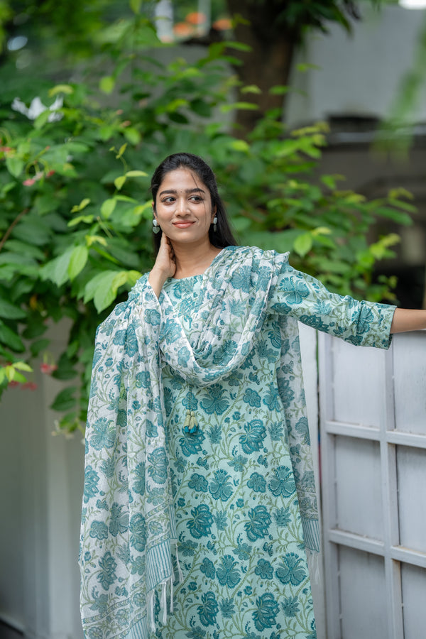 🌿 Aaravi – The Calm Bloom rap Yourself in Nature-Inspired Elegance Handblock Suit 🌿
