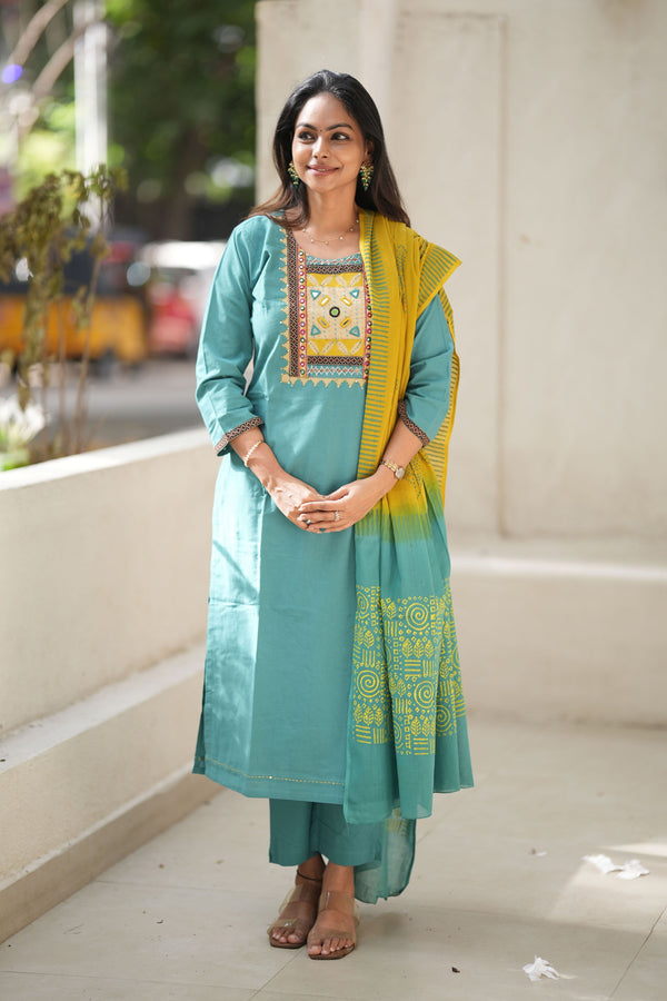 🌟 Navrang Vibes – Geometric Grace Edition