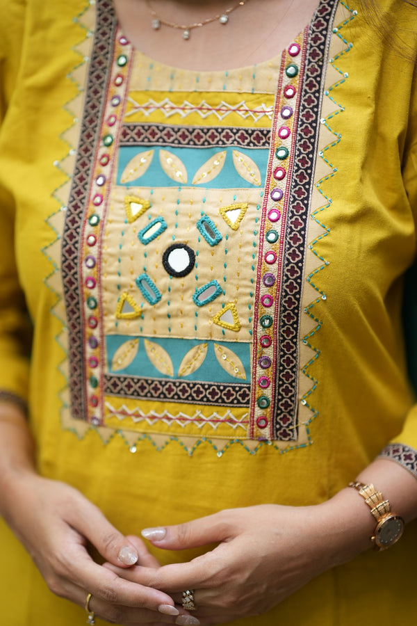 🌟 Navrang Vibes – Geometric Grace Edition