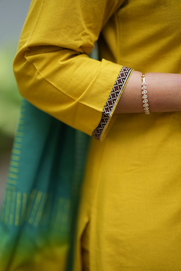 🌟 Navrang Vibes – Geometric Grace Edition