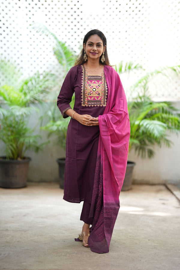 🌟 Navrang Vibes – Geometric Grace Edition