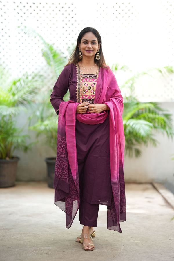 🌟 Navrang Vibes – Geometric Grace Edition