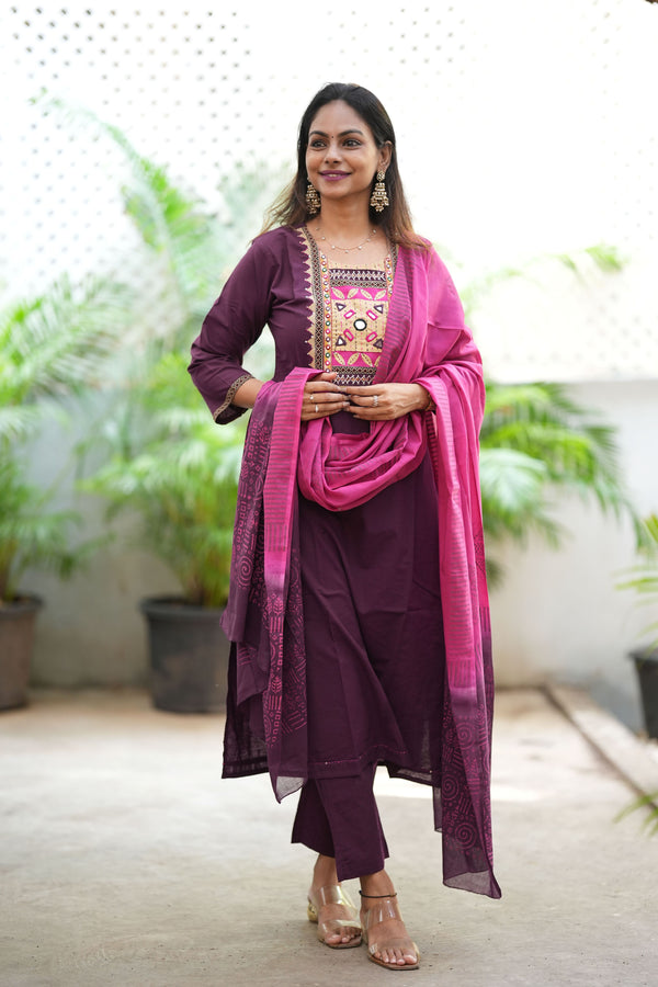 🌟 Navrang Vibes – Geometric Grace Edition