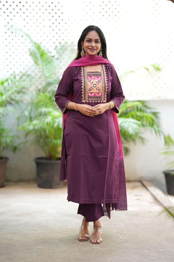 🌟 Navrang Vibes – Geometric Grace Edition