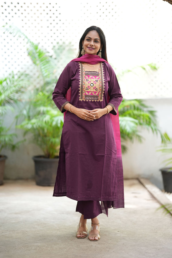 🌟 Navrang Vibes – Geometric Grace Edition