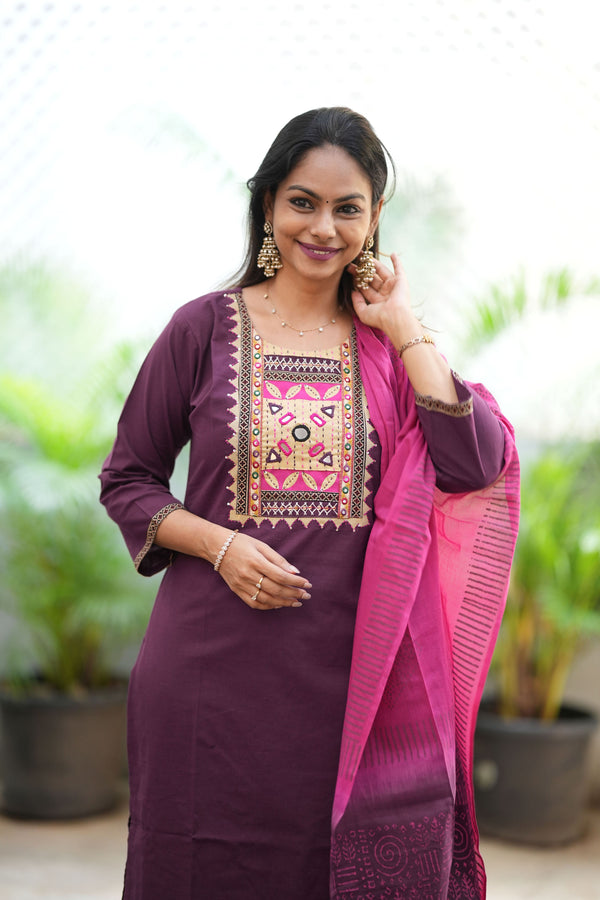 🌟 Navrang Vibes – Geometric Grace Edition