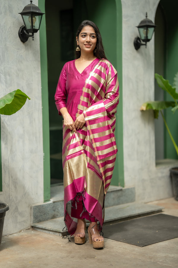 🌺 KanthikaShine Like Royalty in Luxurious Banarasi Silk Radiance 🌺