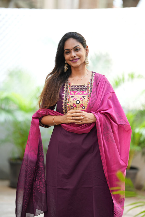 🌟 Navrang Vibes – Geometric Grace Edition